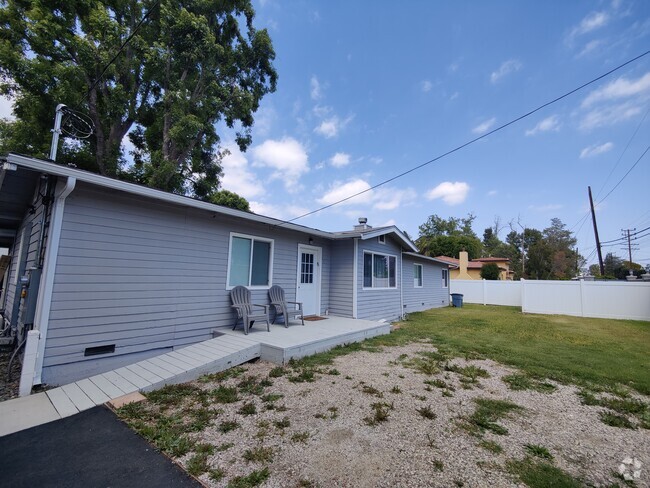 Front of the house - 22635 Oxnard St Rental
