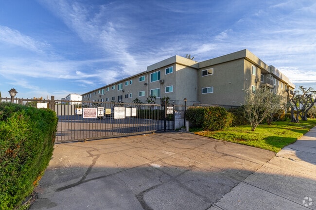 Garage Entrance - Oak Tree Apartments