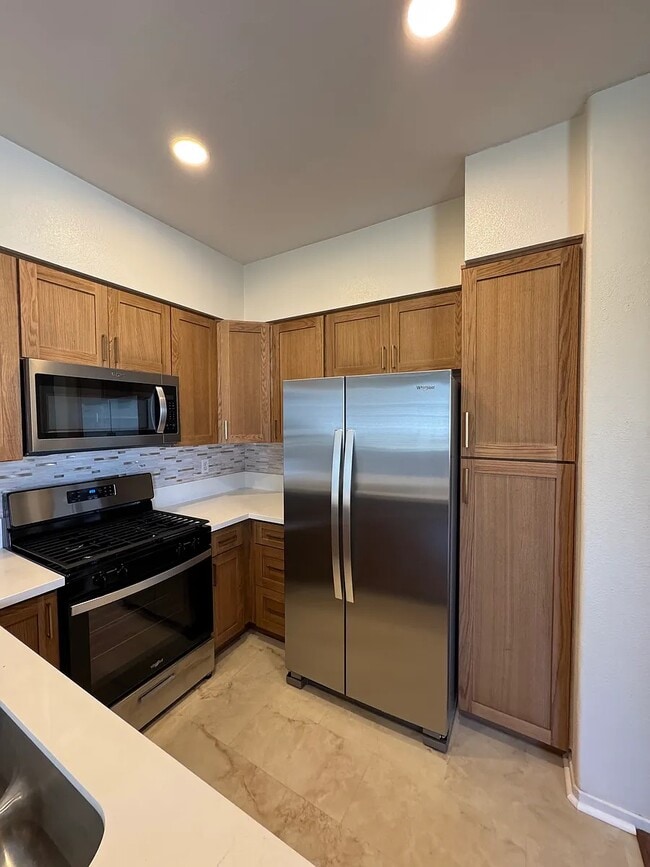 New Appliances and Cabinets - 5467 Mandarin Cv