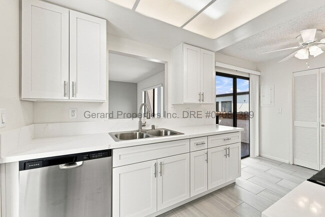 Building Photo - 16762 Viewpoint Ln Unit #4