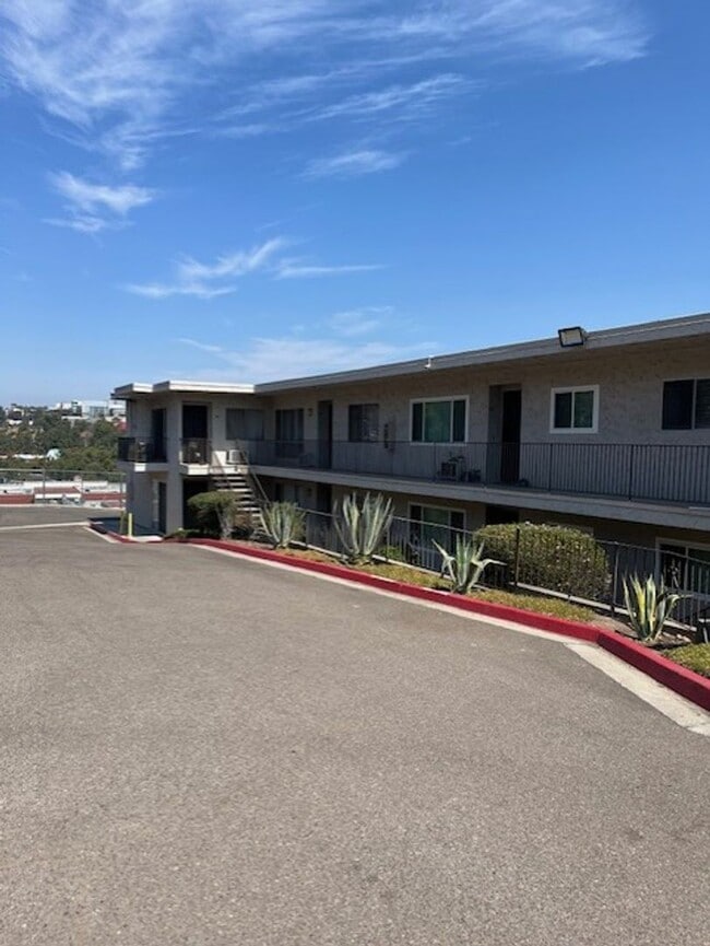 Building Photo - Move in Ready! Available for immediate mo... Unit 49 Rental