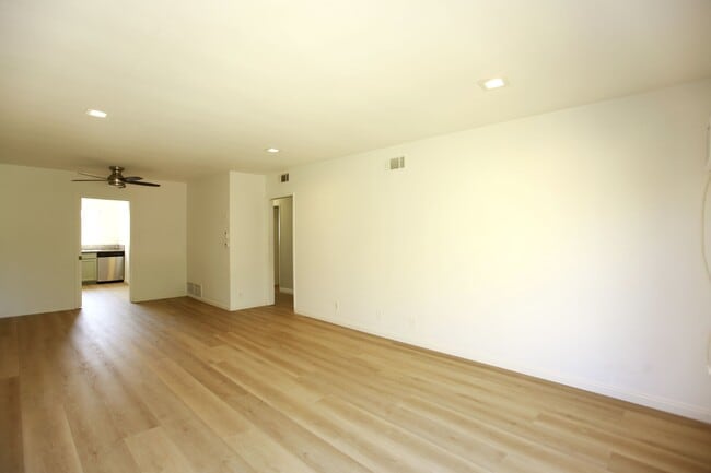 Building Photo - 1323 Ridgeley Dr