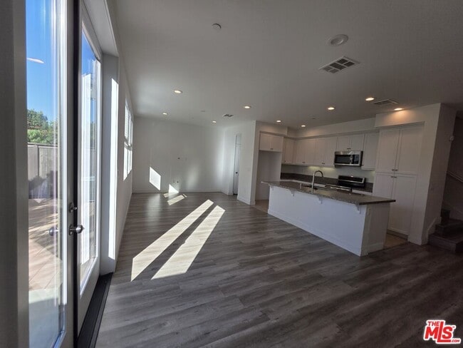 Photo - 5308 Harvard Wy