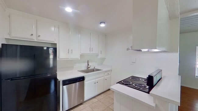 Photo - 1010 W MacArthur Blvd Unit 136