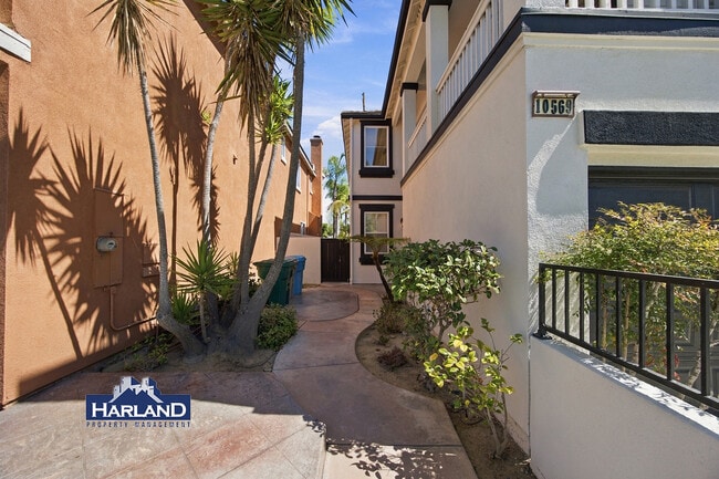 Photo - 10569 Corte Jardin Del Mar