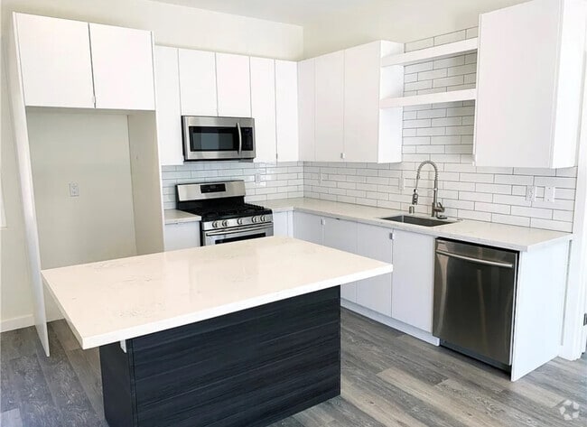 Building Photo - 17217 Kittridge St Rental