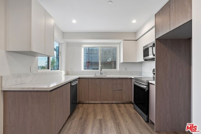 Photo - 10918 Camarillo St Unit 403
