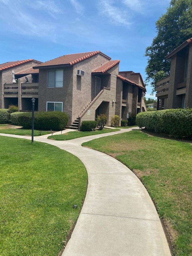 Building Photo - 1 Bed 1 Bath condo in Corona