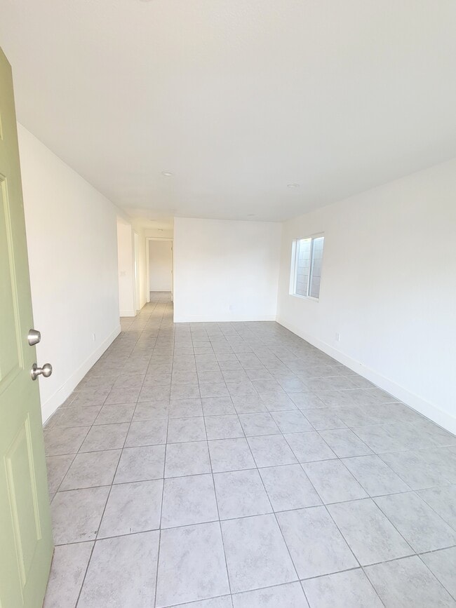 Photo - 41 W Vince St