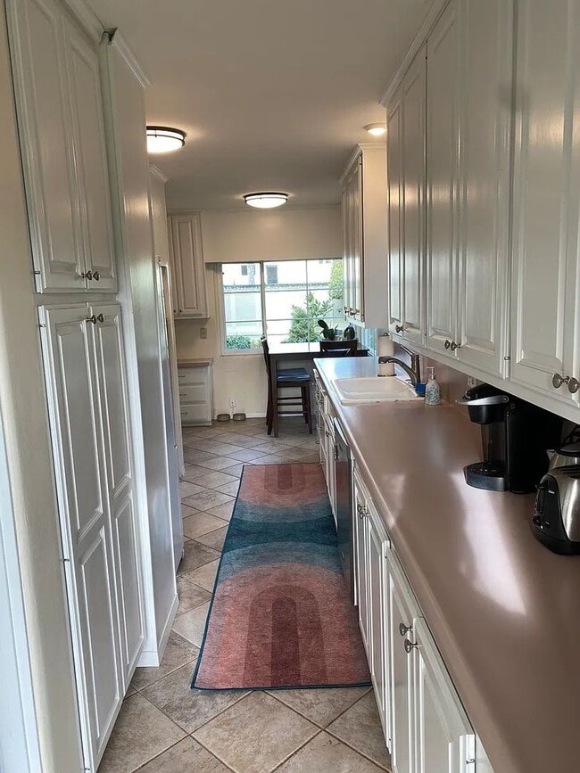 Photo - 4893 Niagara Ave