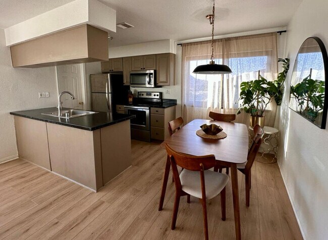 Photo - 72603 Edgehill Dr Unit 4