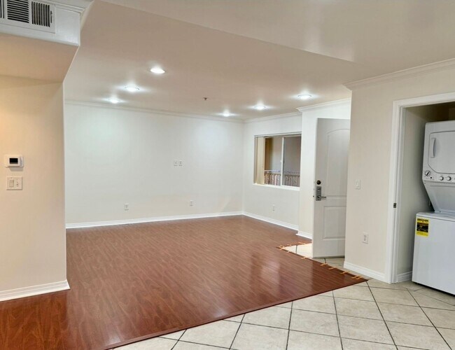 Spacious 2 bedroom condo in Van Nuys - Spacious 2 bedroom condo in Van Nuys Unit 206