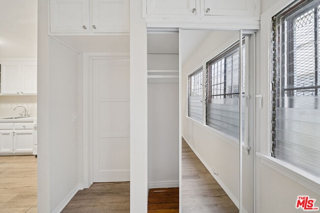 Photo - 612 S Dunsmuir Ave Unit 5