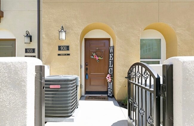 Photo - 931 E Drapery Ln