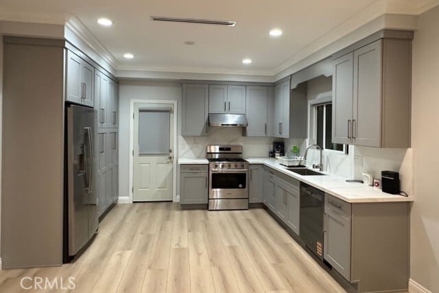 Building Photo - 500 N Resh Pl