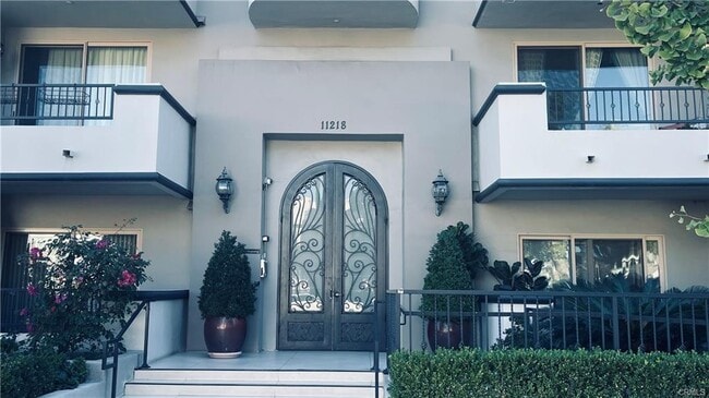 Building Photo - 11218 Camarillo St Unit 404