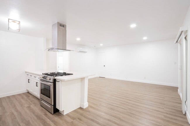 Photo - 1235 N Ogden Dr