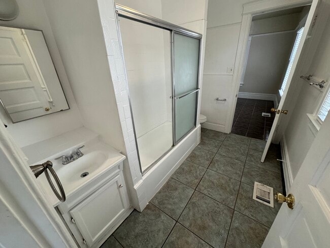 Photo - 1124 W 37th Pl