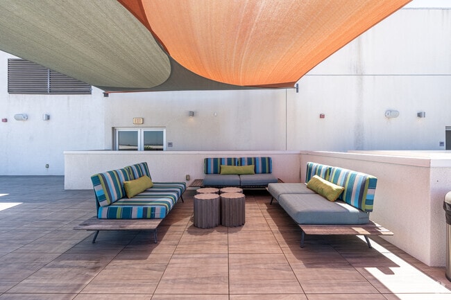 Sky Deck B - Onyx Glendale