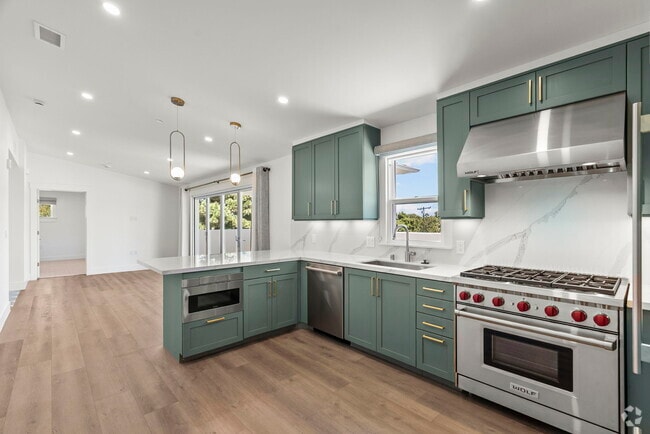 401  Kitchen - 825 De la Vina St Rental