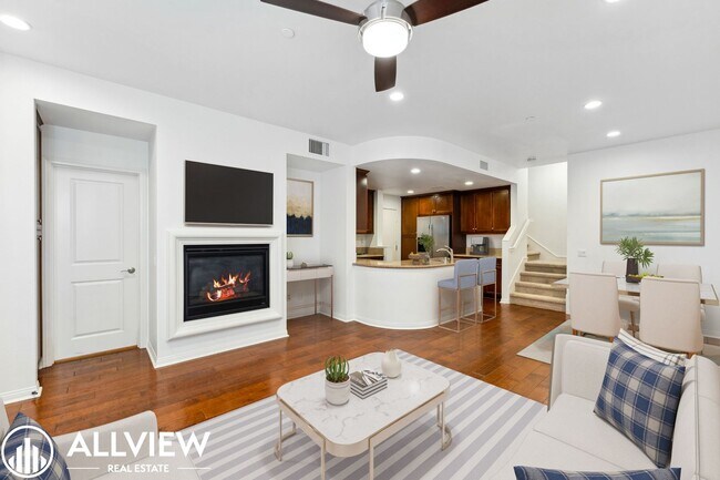 Building Photo - Modern 2 Bed, 2.5 Bath Townhome Available in Aliso Viejo!