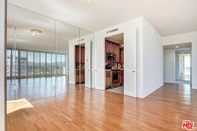 Photo - 10433 Wilshire Blvd Unit 1001