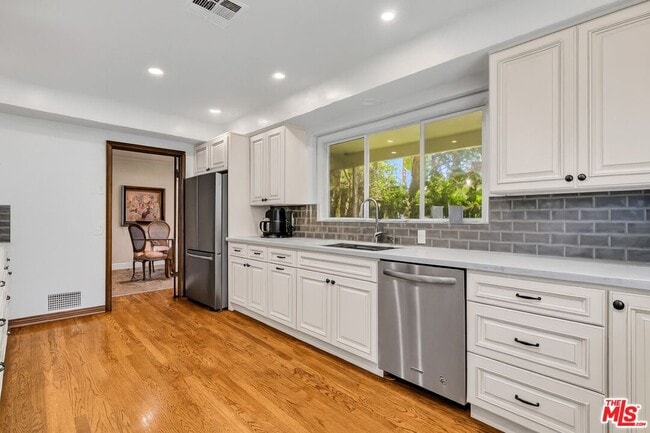 Photo - 701 Sierra Dr