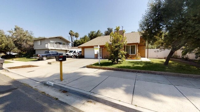 Coming soon 4/2 Two-Story Canyon Crest Cha... - Coming soon 4/2 Two-Story Canyon Crest Cha... House