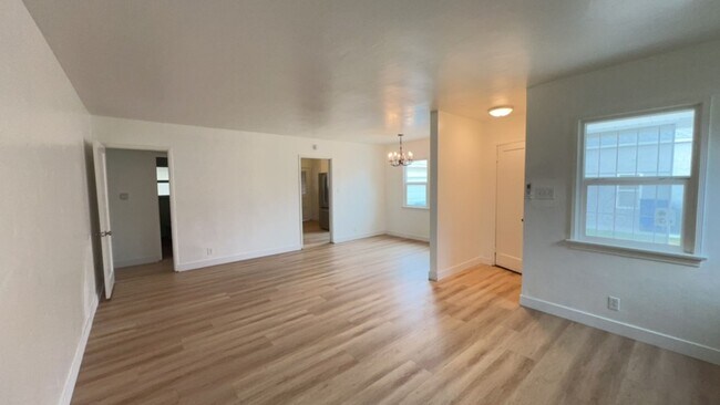 Photo - Charming Home in the well-established Riverside neighborhood!