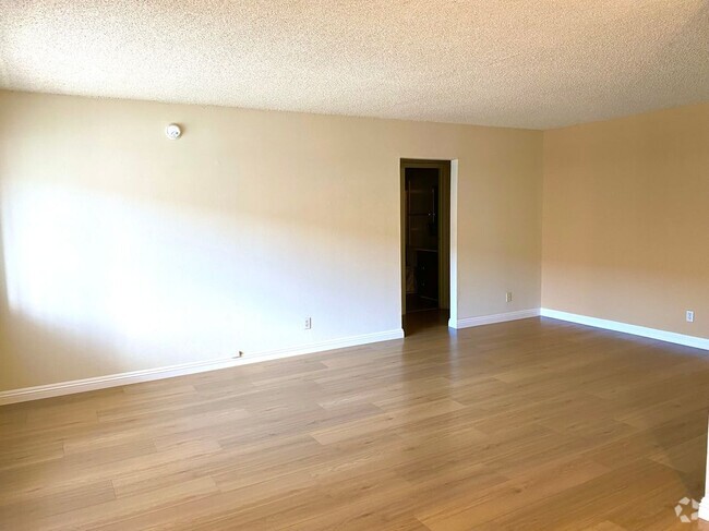 Building Photo - 5444 Sepulveda Blvd Rental