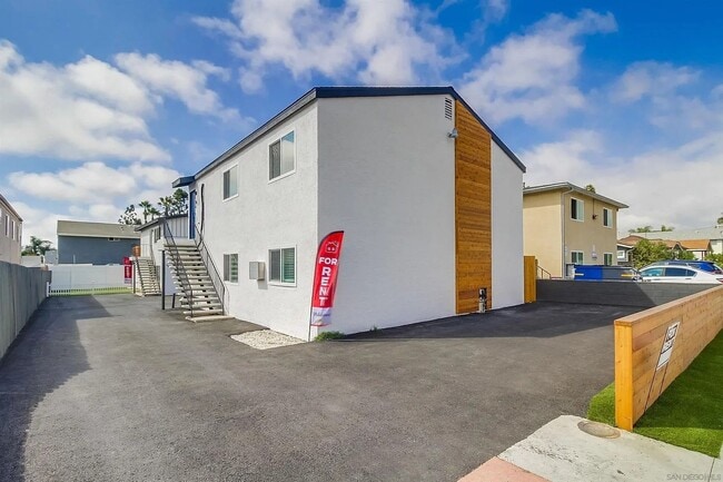Building Photo - 4410 Highland Ave Unit B