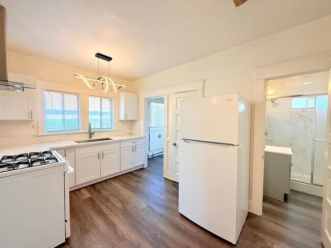 Building Photo - 1908-1910.5-19105 Daly St Unit 1910.5