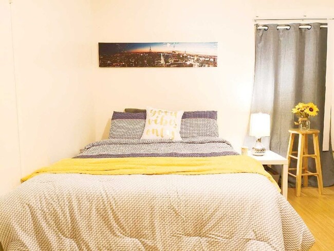 Building Photo - 11701 Texas Ave