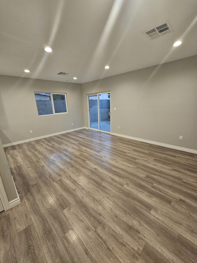 Photo - 7544 Denny Ave