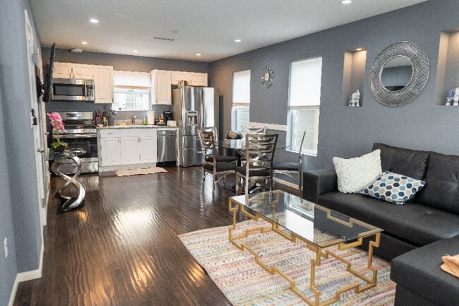 Photo - 5151 Riverton Ave