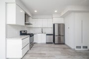2BR, 2BA - 935SF - Kitchen - 941 Fedora St