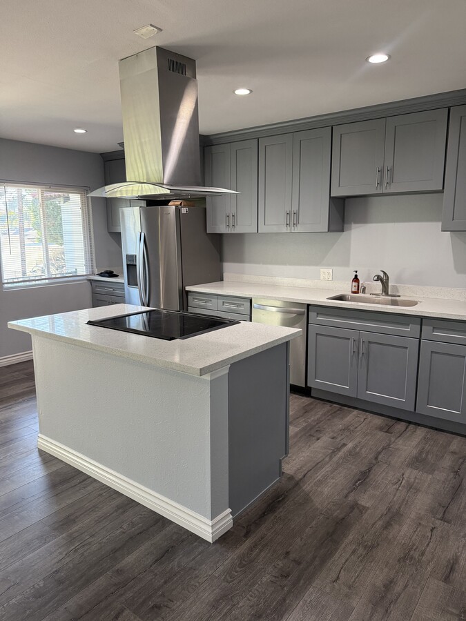 1244 E 4th St - 1244 E 4th St