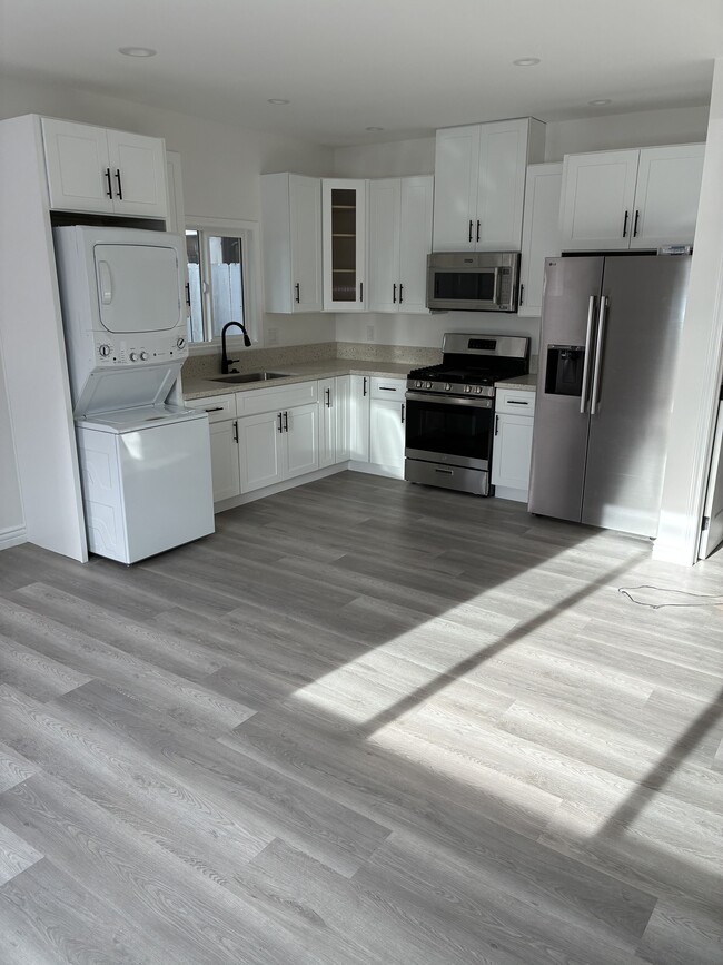 Photo - 14420 Kingsdale Ave