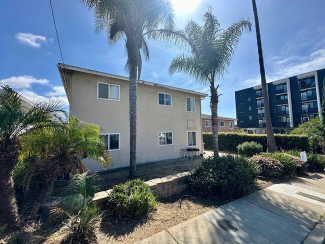 Photo - Available Now--3 bedroom 1 bath apartment walking distance to USD campus