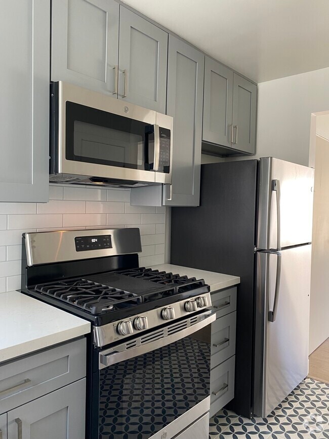 Building Photo - 1331 W Adams Blvd Unit 1331 Rental