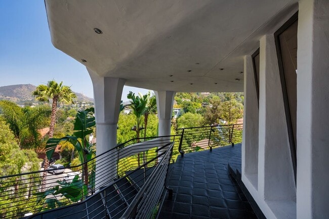 Photo - 2955 Passmore Dr