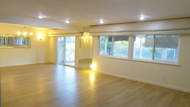 Photo - 1100 La Senda Dr