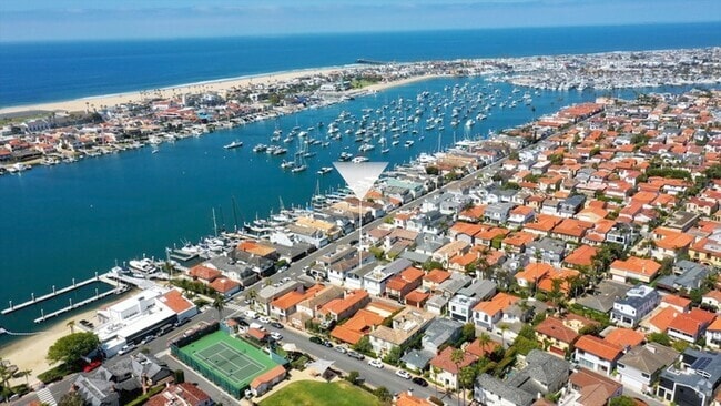 Building Photo - Lido Isle Rental