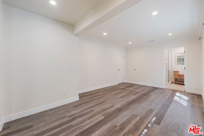 Photo - 1628 W 80th St