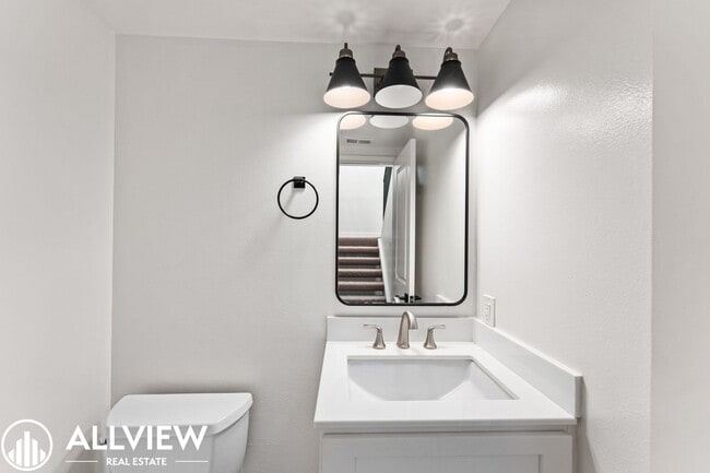 Photo - Gorgeous 3 Bed/2.5 Bath in Newport Beach Available Now!