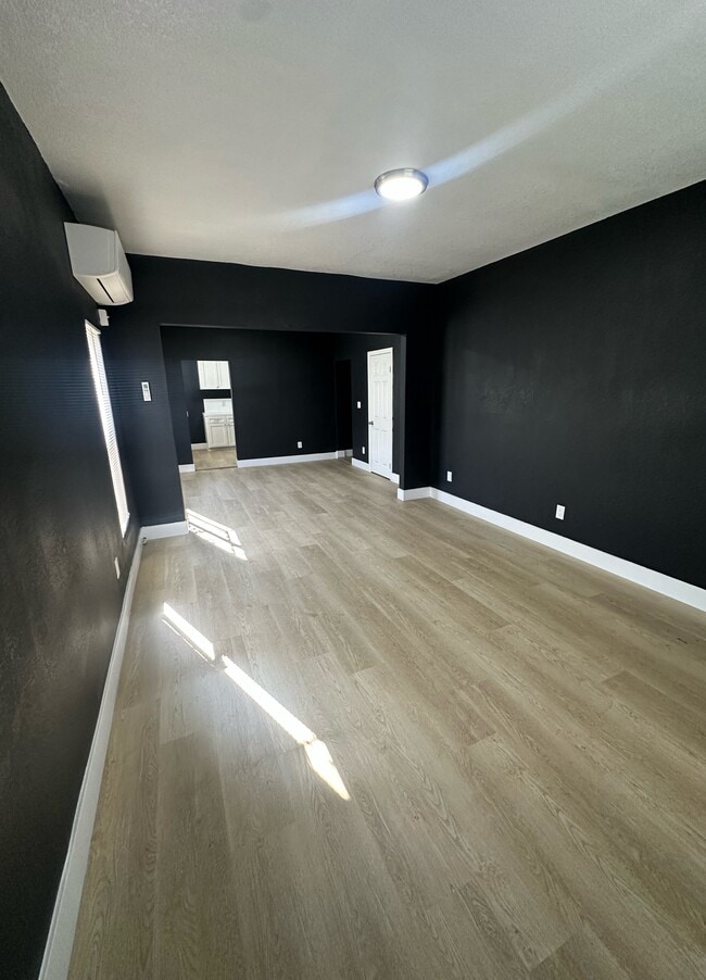 Building Photo - 248 E 54th, Los Angeles Unit 248