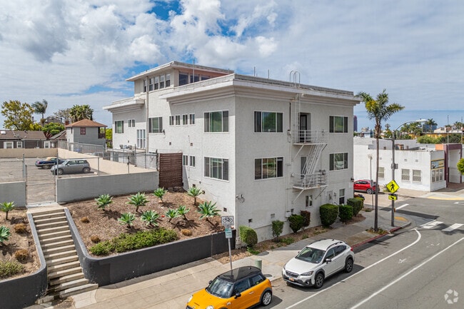 View from Street - Estudios de Stanson