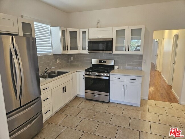 Photo - 1816 1/2 S La Brea Ave Unit 1816 1/2