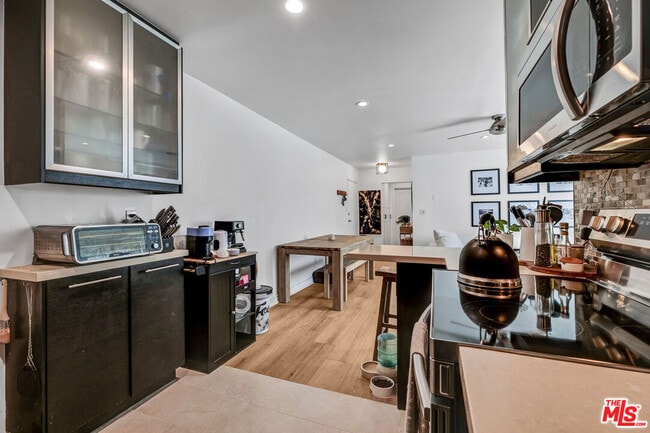 Photo - 960 Larrabee St Unit 324