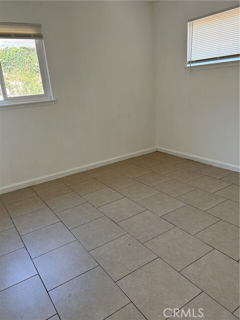 Photo - 386 Sequoia St W